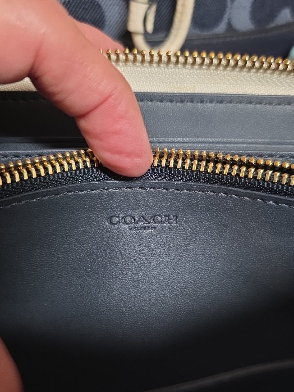 Coach Dempsey Drawstring Bucket Bag in signature denim with Wallet . - Picture 5 of 15